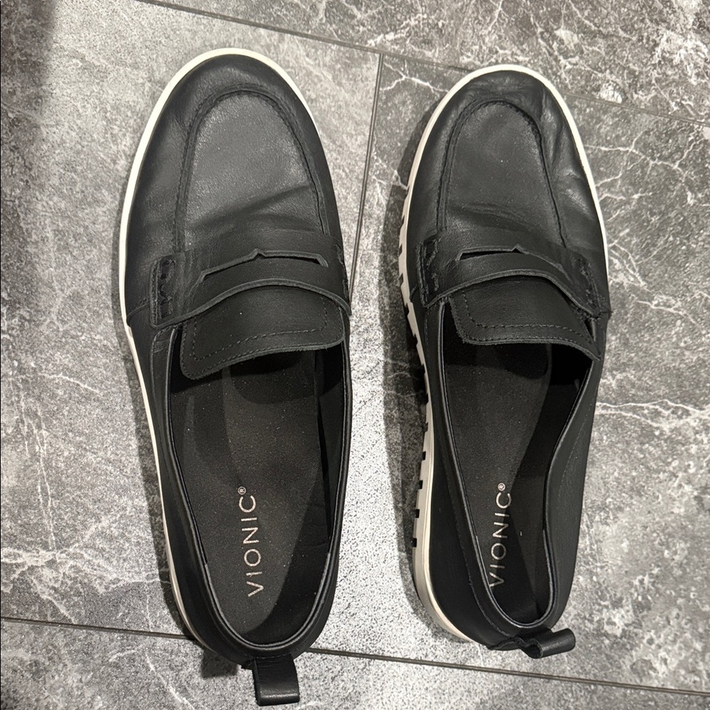 Vionic women’s Black Slip-On Loafers